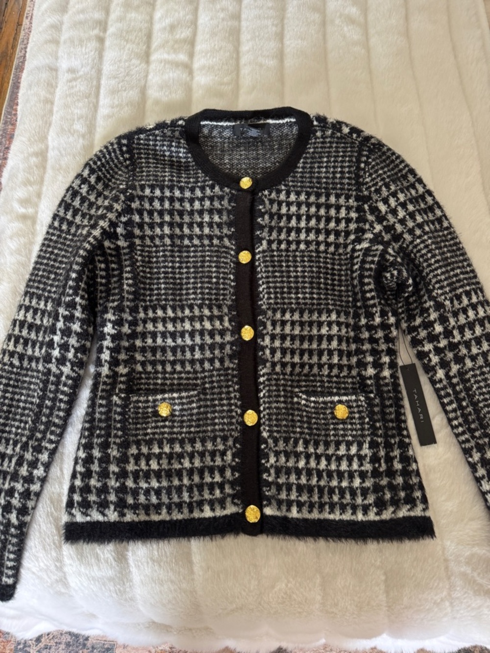 TAHARI Houndstooth Crewneck Cardigan Sweater. Size small NWT